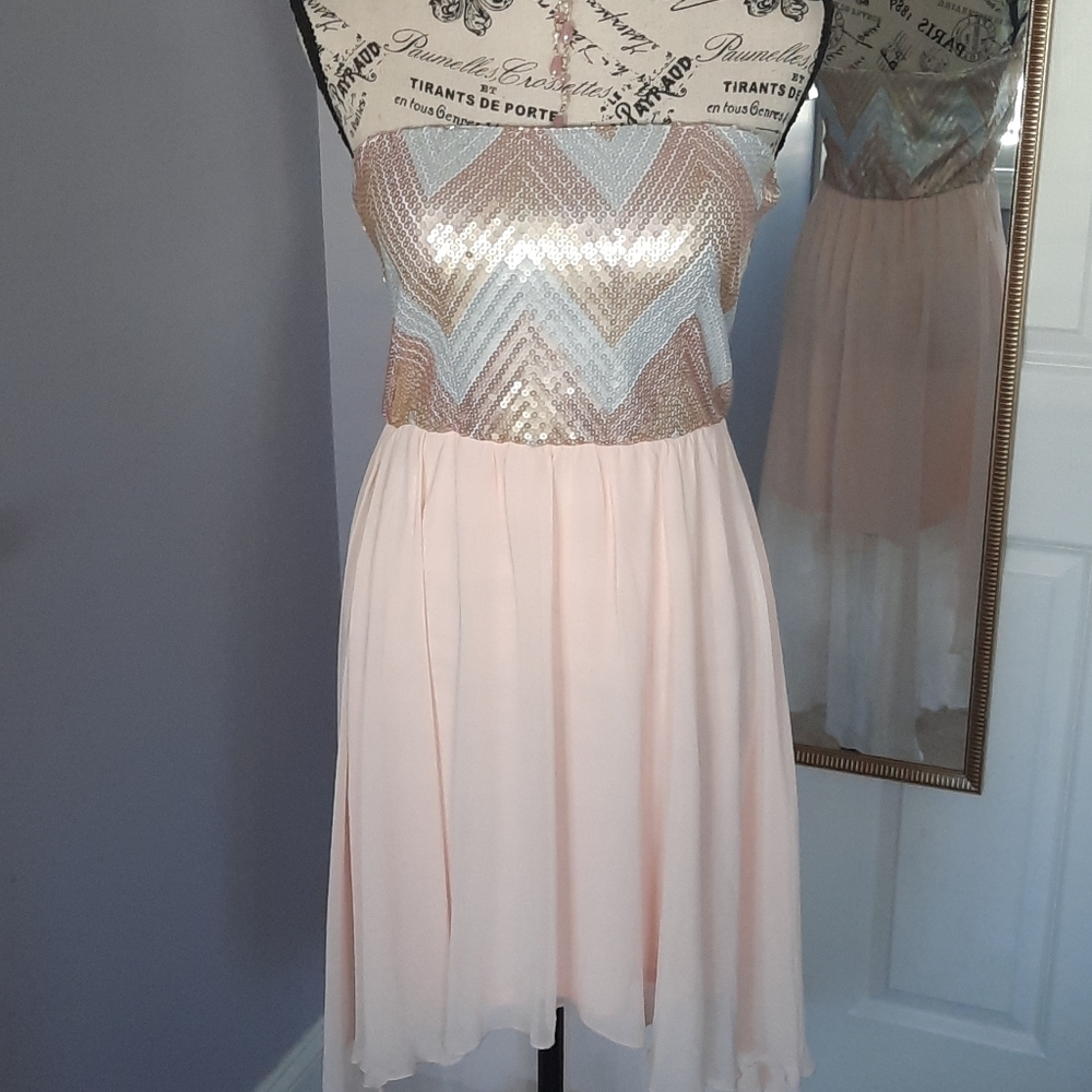 ⭐NEW⭐Strapless sequin dress